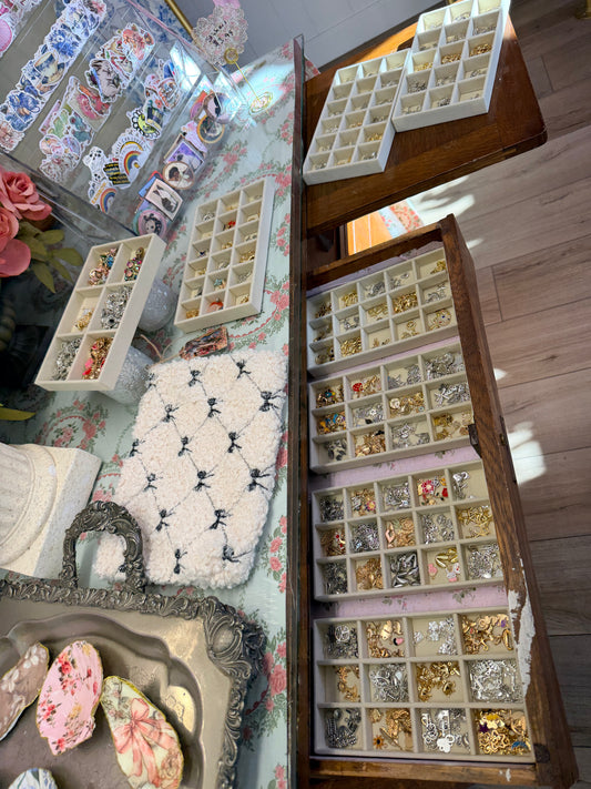 Chantilly Charm Bar Charms